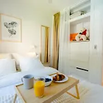 Penthouse 5 Min From The With Balcony And Pool Access