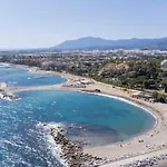 Penthouse 5 Min From The With Balcony And Pool Access Marbella
