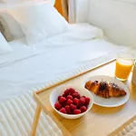 Penthouse 5 Min From The With Balcony And Pool Access Apartamento *