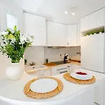 Penthouse 5 Min From The With Balcony And Pool Access Apartamento *