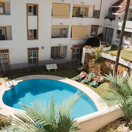 Penthouse 5 Min From The With Balcony And Pool Access 아파트 마르베야