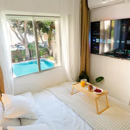 Penthouse 5 Min From The With Balcony And Pool Access 아파트 *