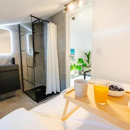 Penthouse 5 Min From The With Balcony And Pool Access * 마르베야