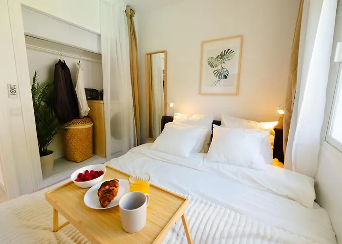 Penthouse 5 Min From The With Balcony And Pool Access Lejlighed