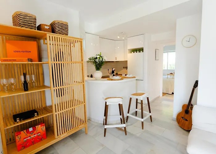 Penthouse 5 Min From The With Balcony And Pool Access Marbella