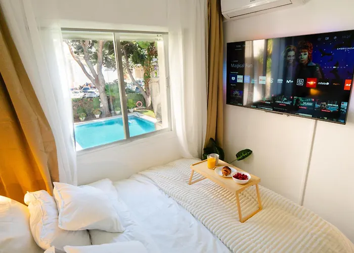 Penthouse 5 Min From The With Balcony And Pool Access Lejlighed *