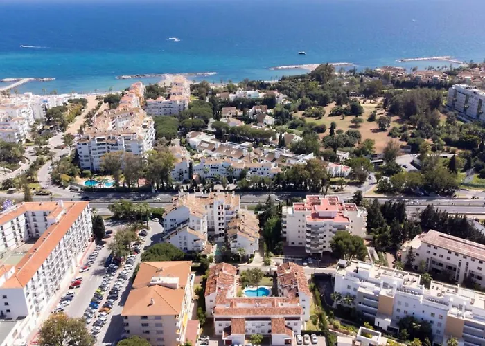 Penthouse 5 Min From The With Balcony And Pool Access Marbella
