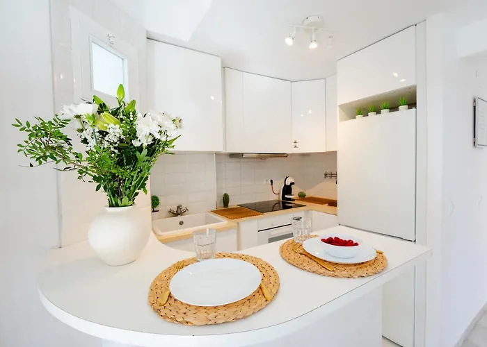 Penthouse 5 Min From The With Balcony And Pool Access Lejlighed *